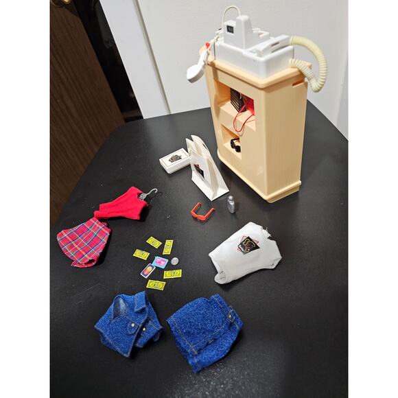 Vintage 1997 Cool Shoppin' Barbie - Picture 15 of 15